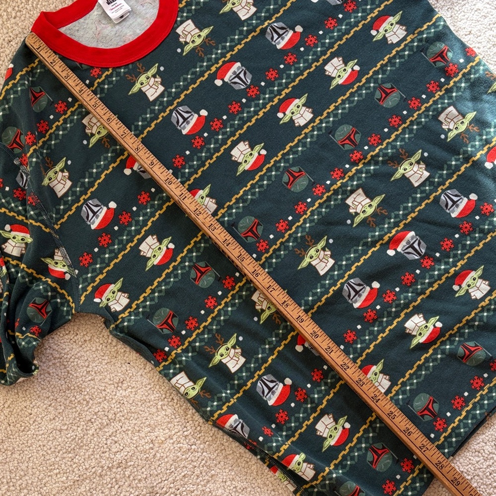 Hanna Andersson Festive Star Wars Long Sleeve PJ Top- Green and Red - Picture 8 of 16